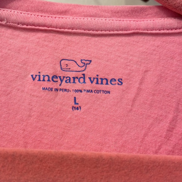 Vineyard vines girls t-sorts in hot pink. - Picture 3 of 3